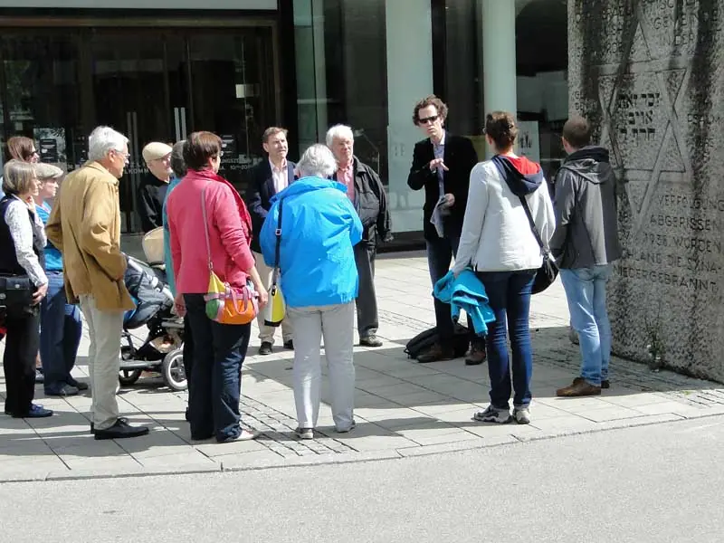 Gedenkstein am Platz der ehemaligen Hauptsynagoge, 21.05.2017